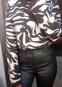 H&amp;M Crop Sweater 💞