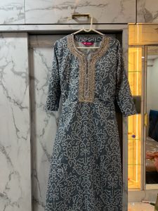 Elegant Embroidered Kurti Set