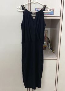 Elegant Black Bodycon Dress with Statement Straps