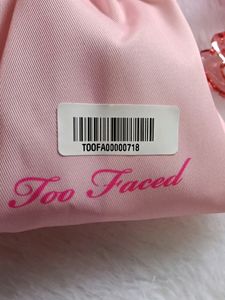 Too Faced Pintersty Pouch 💕❤️