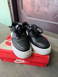 NIKE Womens Court Vision Alta