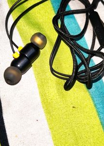 Realme Magnetic Earphone