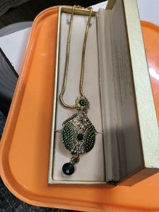 Elegant Green & Gold Necklace