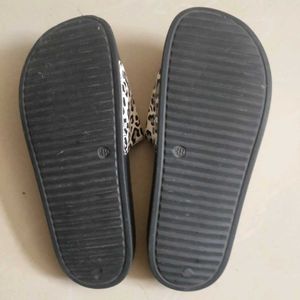 Duke Leopard Print Slides