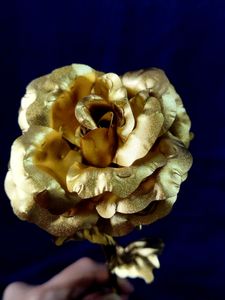 Golden Rose Show Piece