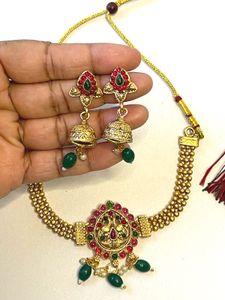Temple Choker Set