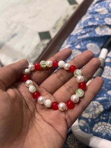 christmas 🤶 Beaded Bracelet: Red, White &amp; Green
