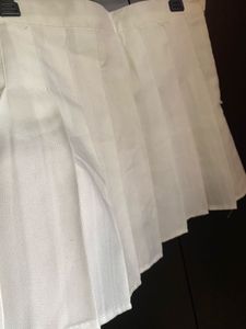 🦢 White Pleated Skirt - Elegant and Versatile