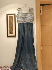 nayera cut suit