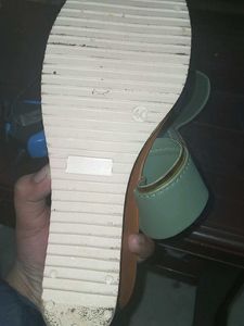 Short heel ladies footwear Totally new