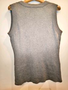 Size M/ L Stylish Women’s Sleeveless Knit Top