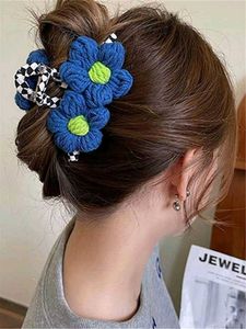 Daisy Flower Hair Claw Clip