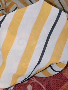 Striped Yellow and White Top💛🤍💋
