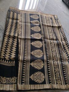 Elegant Black &amp; Gold Print Saree