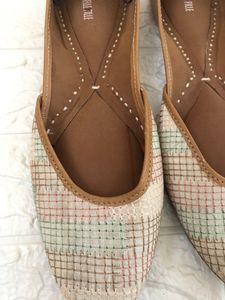 Thread Work Punjabi Juttis