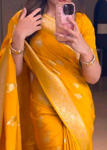 ExtraordinaryYellow Saree With Glowing Blouse Ps