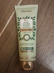 St.Botanica Face Wash