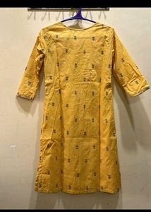 Avaasa Yellow Embroidered Kurta