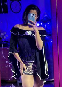 Off-the-shoulder top