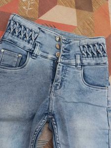 Stylish Girls Wear Skinny Jeans