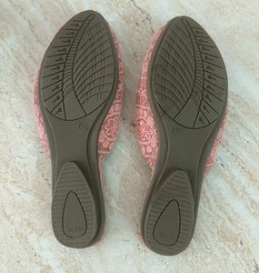 Pink Embroidered Jutti 🩷