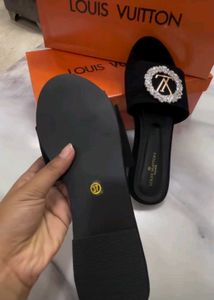 LV FESTIVE FLATS