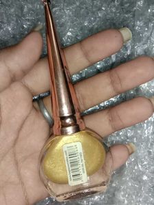 I Am Selling Golden Eyeliner