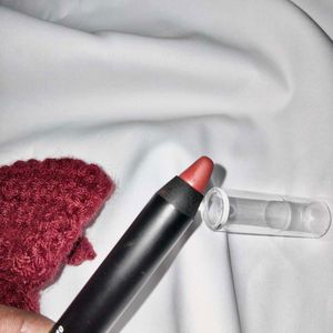 MARS Won&#39;t Smudge Won&#39;t Budge Crayon Lipstick🎀