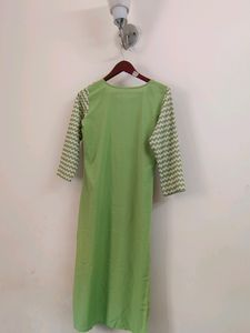 Women Green Crepe Kurta