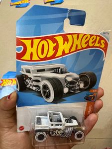 Hot Wheels: Mustang Dark Horse &amp; Bone Shaker