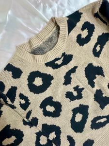 FINAL SALE 🎉 Urbanic Sweater