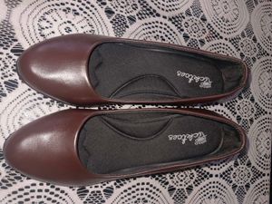 300 Pom shoe Brown Ballet Flats