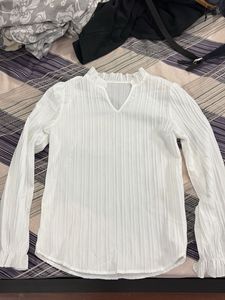 Elegant White Pleated Top - new and never wore