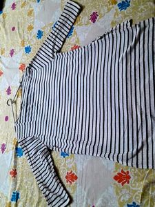 High Low Hem B&amp;W Top