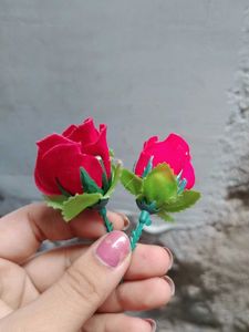 4 Set Of Earings. And 2 Rose Clops Free