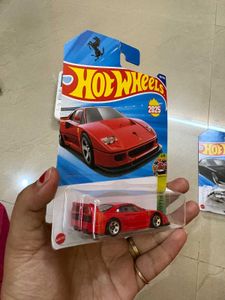 Hot Wheels: Ferrari F40 &amp; &#39;66 Buick Riviera