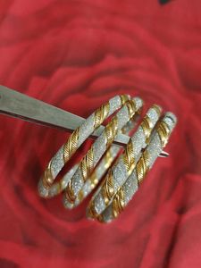 🆕 Glitter Bangles - Set of 4