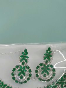 Green Necksets Earrings And Mangtikka