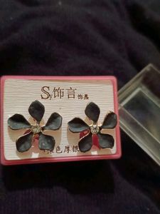 Black Flower Style Earrings