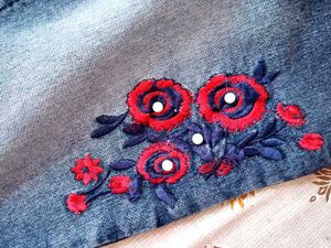 Floral Embroidered Jeans 🌸🌺🌷