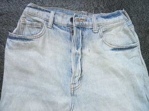 Light Wash ripped Denim Jeans