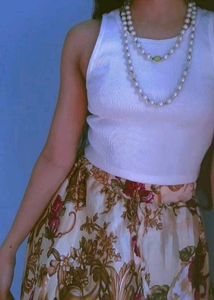 Elegant Pearl Beaded Necklace – Like New Condition