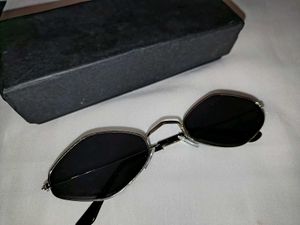 Trendy Deepika Padukone Goggles