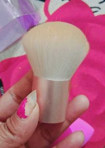 Make-up Brush And Beauty Blender