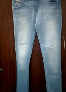 Ice Blue Crop Jeans – The Perfect Blend of Trend &amp;