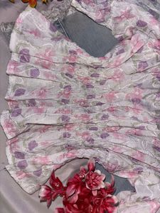 Floral Puff Sleeve Smocked Top.BRAND NEW