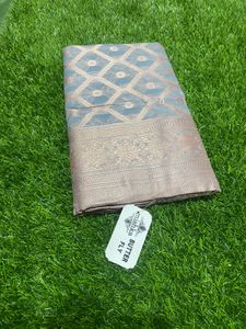 Cotton Saree With Golden Zari Work