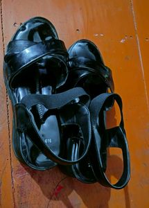 Beautiful Black 🖤 Heel Sandals