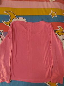 pink tshirt