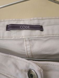 White Denim Jeans With Zipper